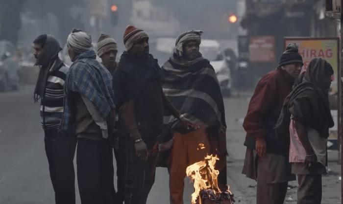 दिल्ली एनसीआर में बारिश की बूंदे बढ़ा सकती हैं ठंड, कई ट्रेनें और उड़ानों पर दिख रहा असर